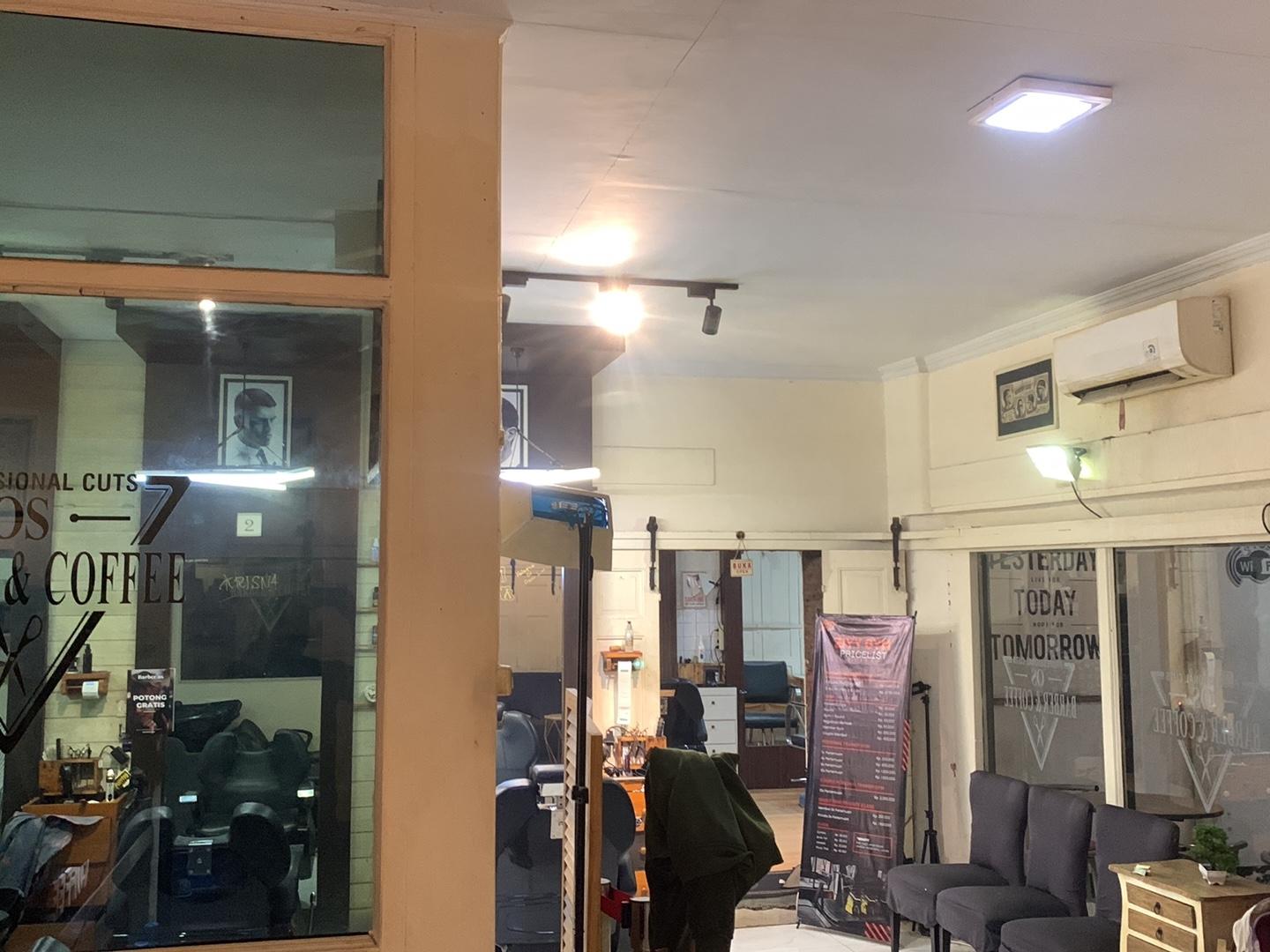 Di dalam — BARBER.OS & Coffee